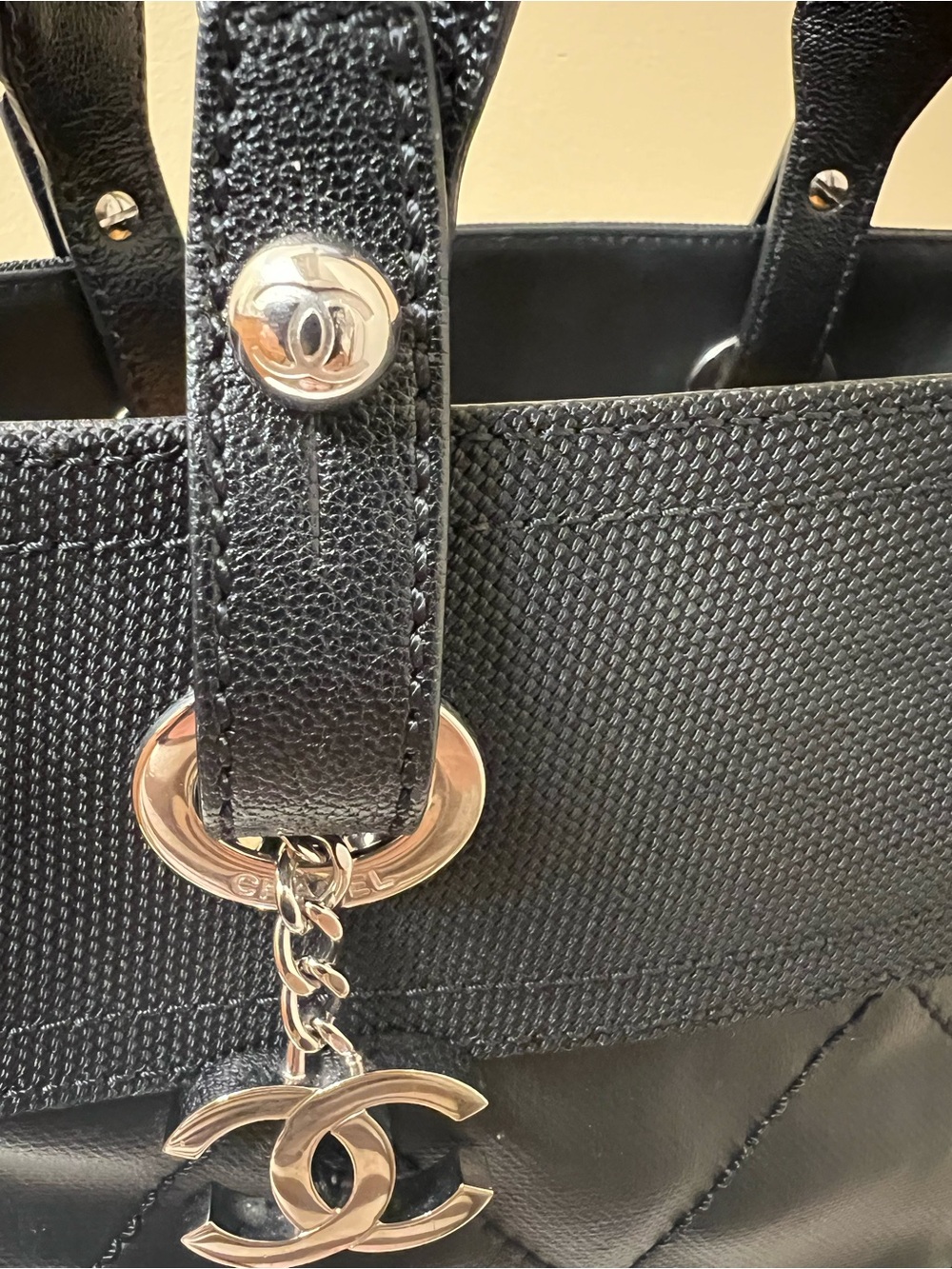 CHANEL Authentic flawless Quilted Leather Tote with CC Charm - Picture 6 of 16